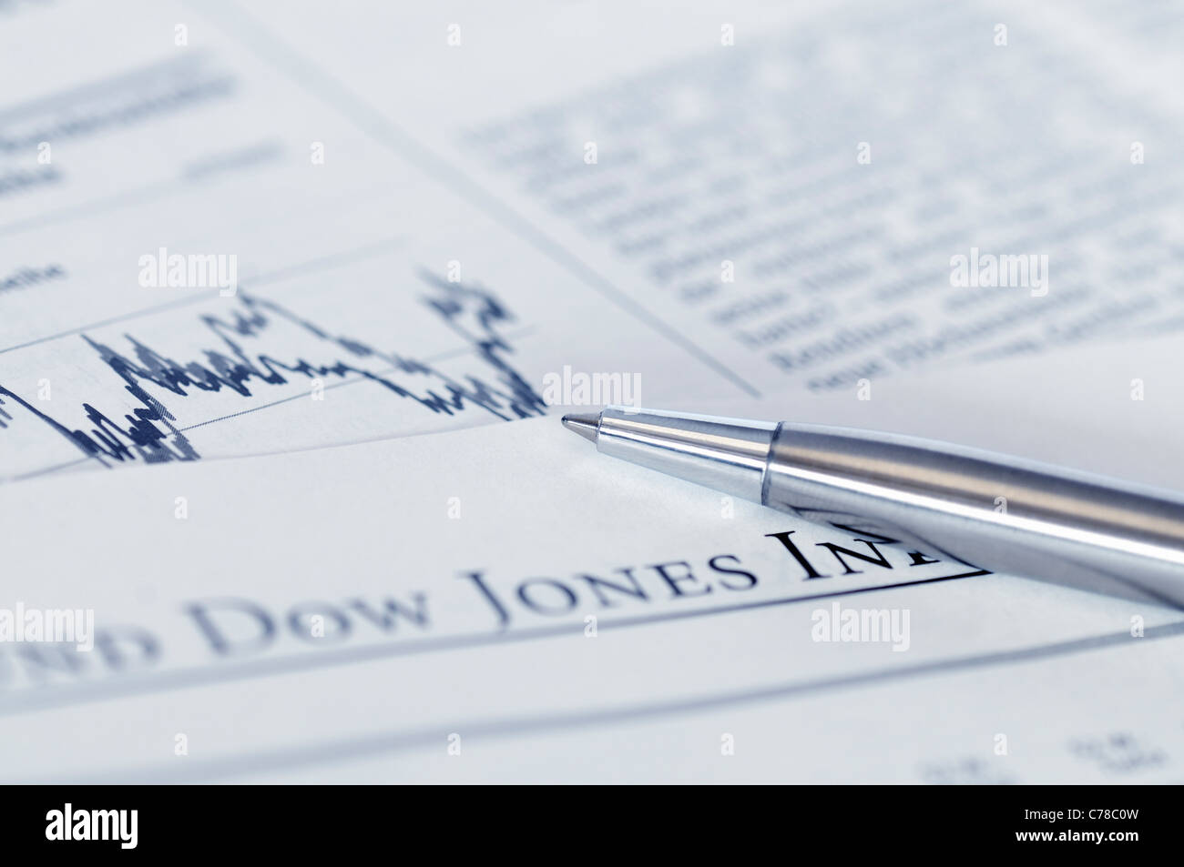 Dow Jones Index auf Zeitung Stockfoto