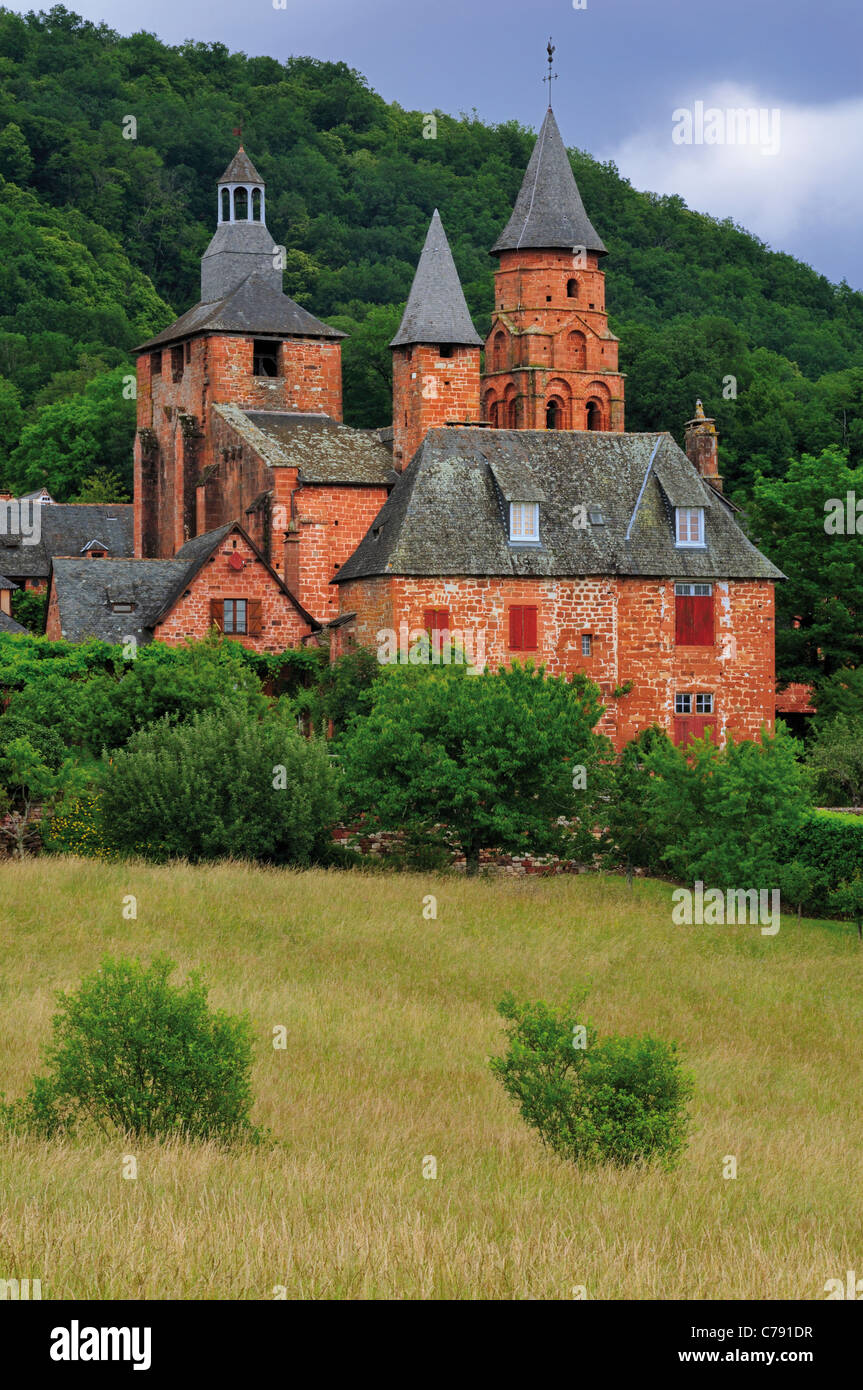 Frankreich, Corrèze: Blick nach Eglise St. Pierre in Collonges-la-Rouge Stockfoto