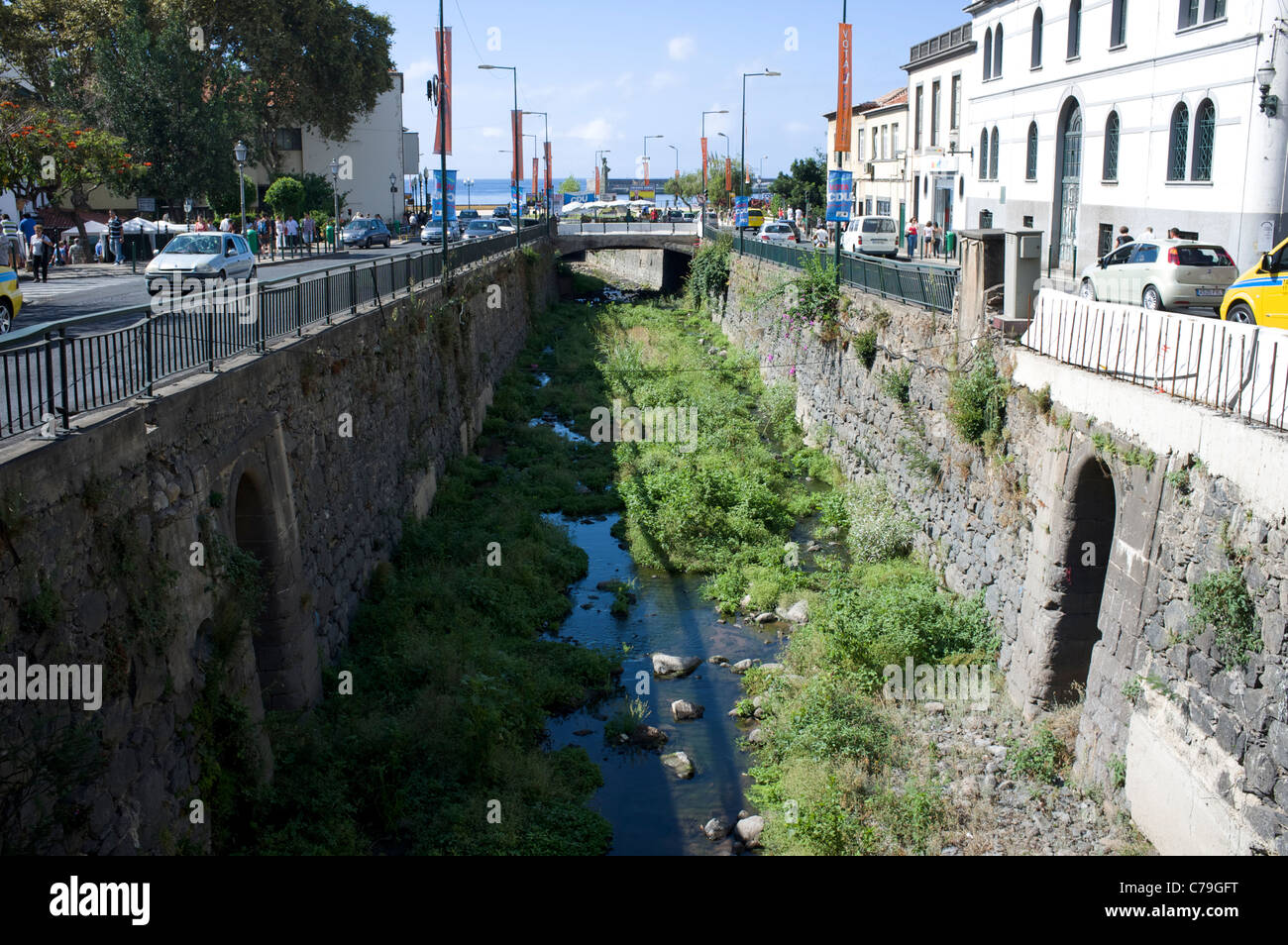 Kanal in Funchal Madeira ausgelegt für große Überschwemmungen Stockfoto