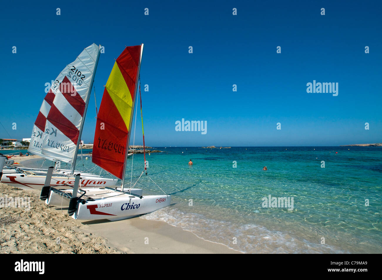 Wassersport am Playa Es Pujol, Formentera, Balearen, Spanien Stockfoto