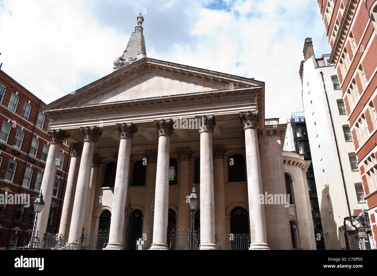 St Georges Bloomsbury Kirche auf wenig Russell St, London WC1, UK Stockfoto