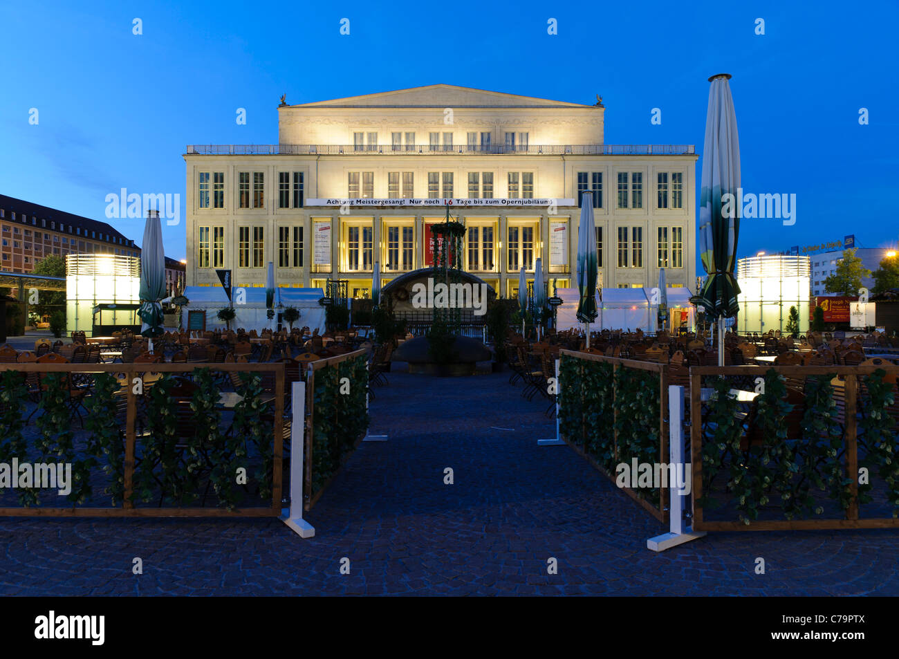 Opernhaus am Abend, quadratische Augustusplatz, Leipzig, Sachsen, Deutschland, Europa Stockfoto