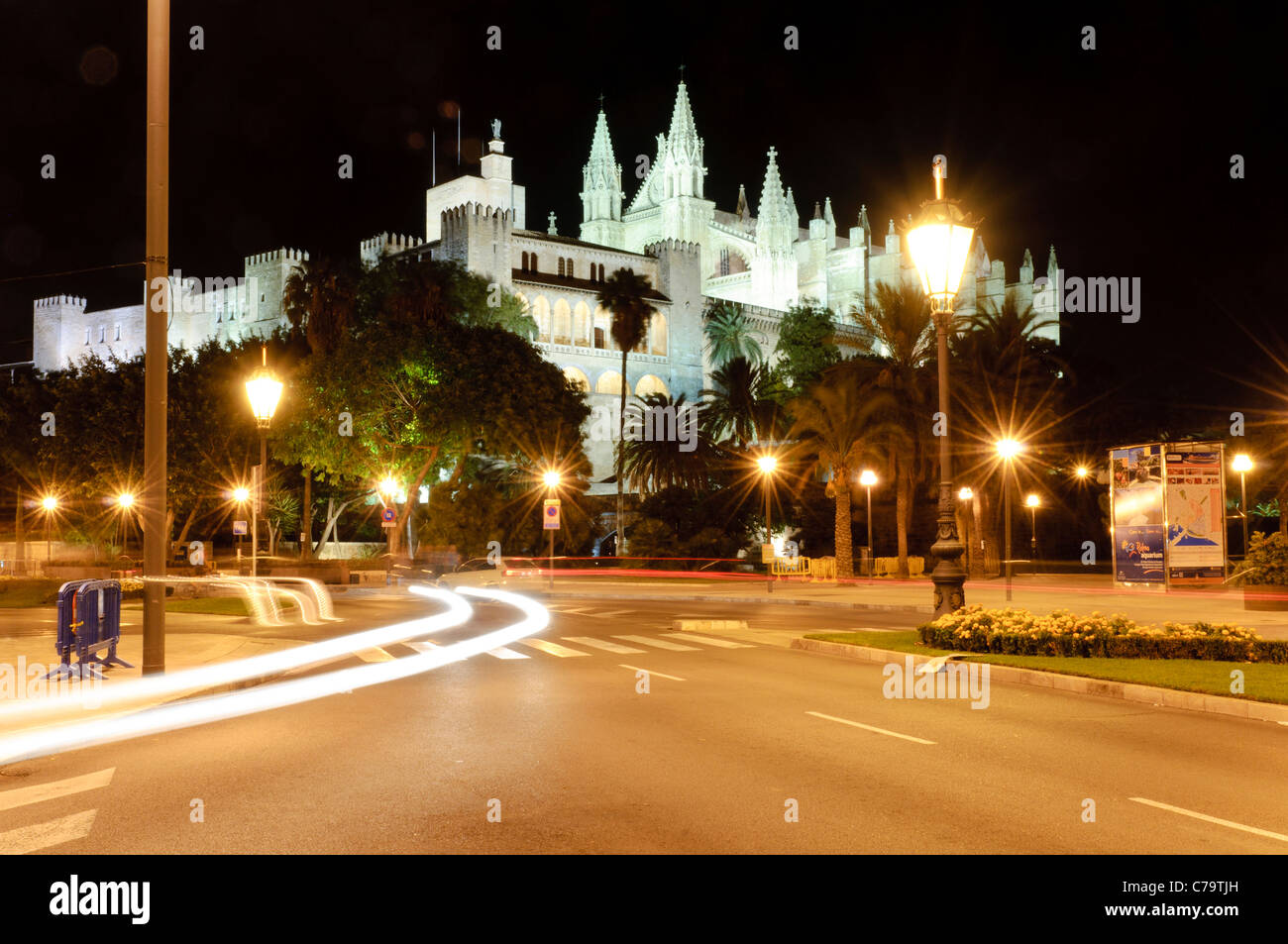 La Seu, beleuchtete Kathedrale und Wahrzeichen von Palma im Abend Licht, historische Zentrum Stadt, Palma de Mallorca, Mallorca, Spanien Stockfoto