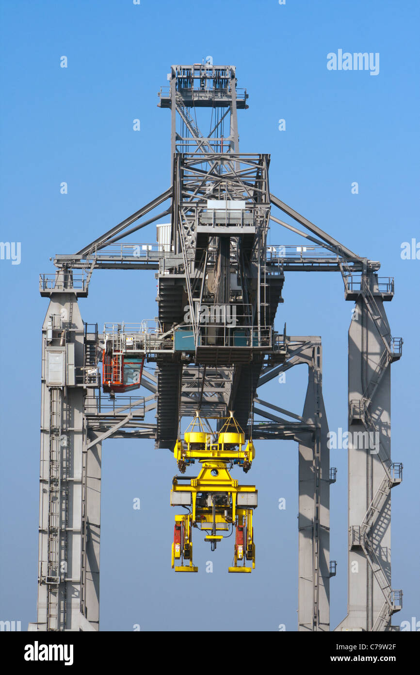 Große Hafen Kran im Hafen Rotterdam, Holland Stockfoto Große Hafen Kran im Hafen Rotterdam, Holland Stockfoto
