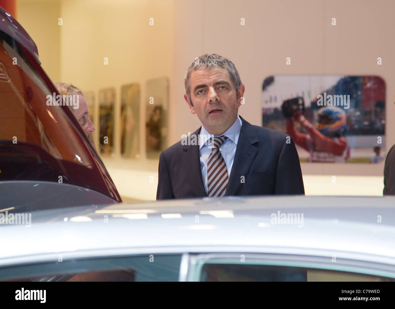 Mr. Bean - müde Rowan Atkinson auf dem Ferrari-Stand auf der IAA 2011 International Motor Show in Frankfurt Am Main, Deutschland Stockfoto