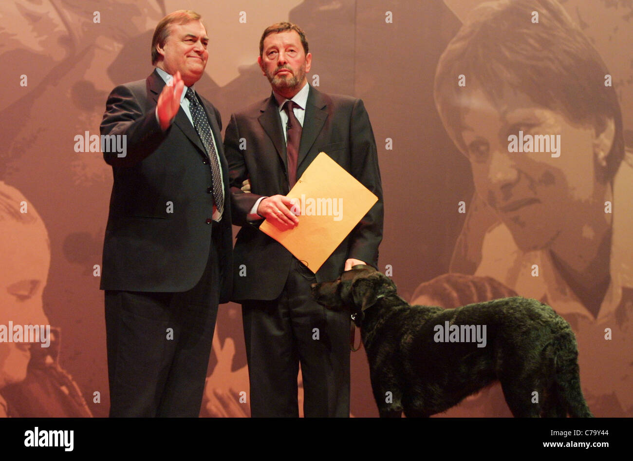 David Blunkett und John Prescott auf dem Labour-Parteitag in Glasgow, Schottland, am 15. Februar 2003 statt. Stockfoto