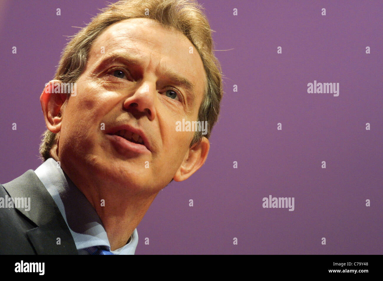 Premierminister Tony Blair spricht bei der Labour-Partei-Konferenz am 15. Februar 2003 in Glasgow, Schottland, statt. Stockfoto