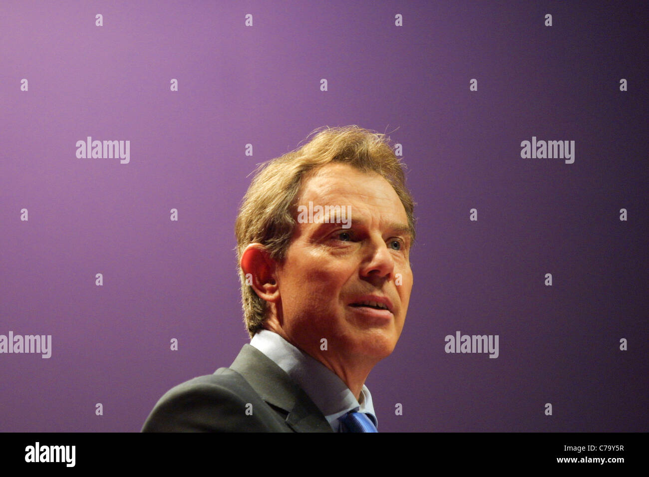 Premierminister Tony Blair spricht bei der Labour-Partei-Konferenz am 15. Februar 2003 in Glasgow, Schottland, statt. Stockfoto
