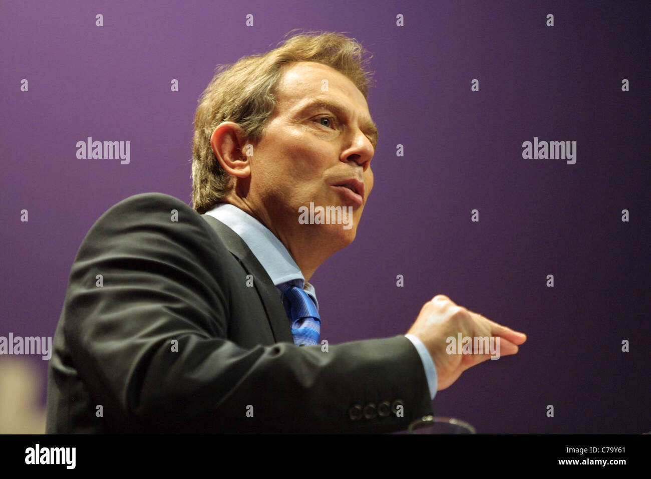 Premierminister Tony Blair spricht bei der Labour-Partei-Konferenz am 15. Februar 2003 in Glasgow, Schottland, statt. Stockfoto