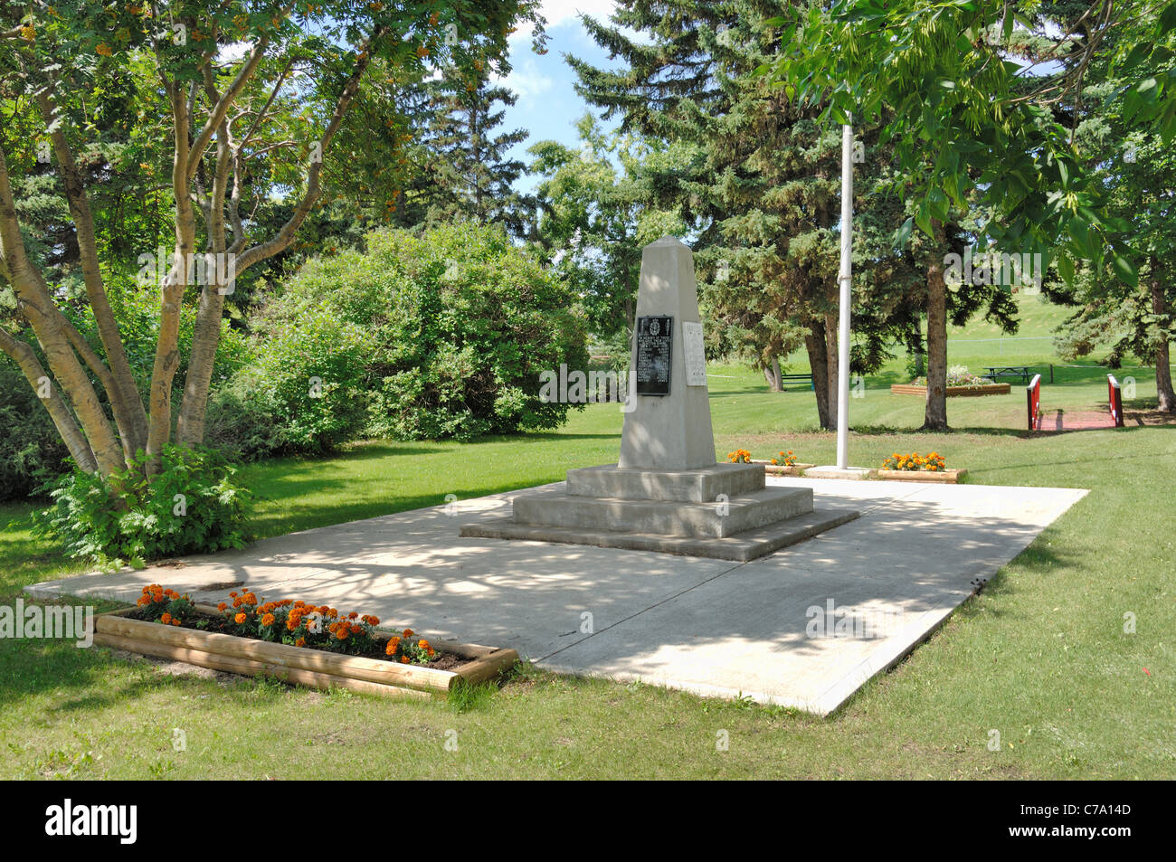 Ein Kriegerdenkmal und Park im Big Valley, Alberta, Kanada