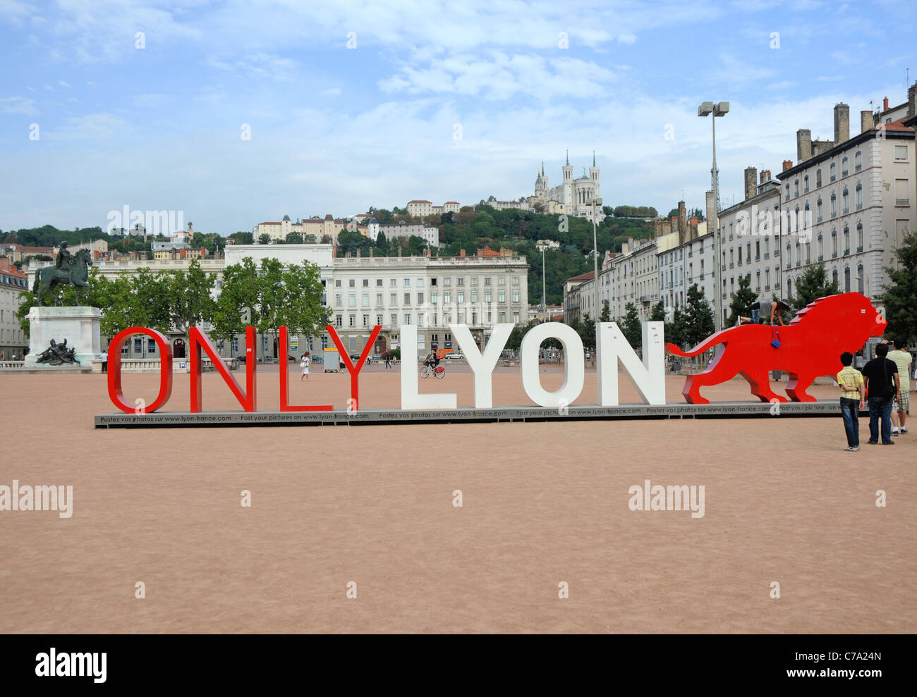 NUR LYON Schild am Place Bellecour, große Stadtplatz in Lyon, Frankreich Stockfoto