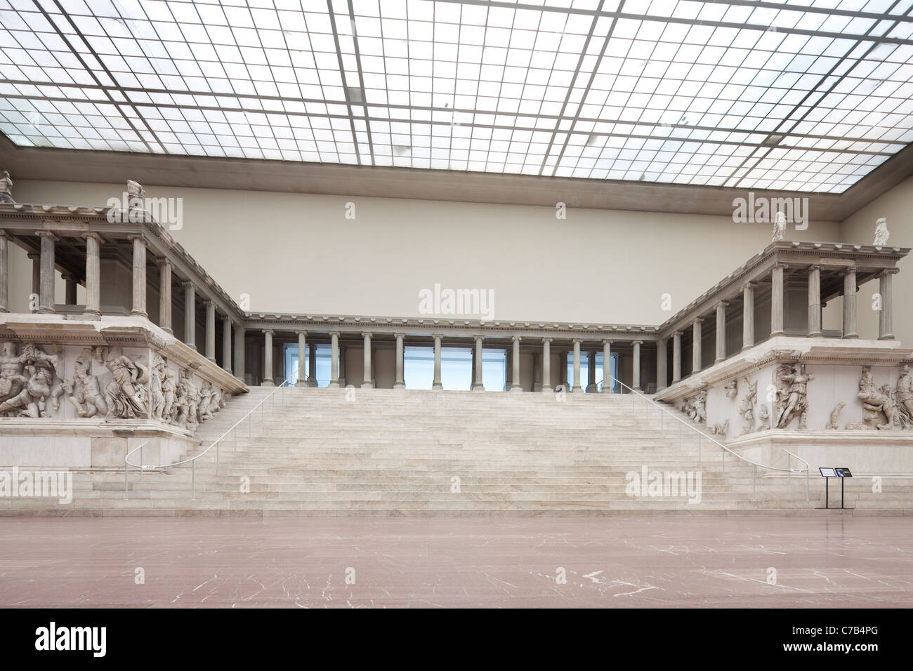 Der Pergamon-Altar, Pergamon Museum, Berlin, Deutschland Stockfoto