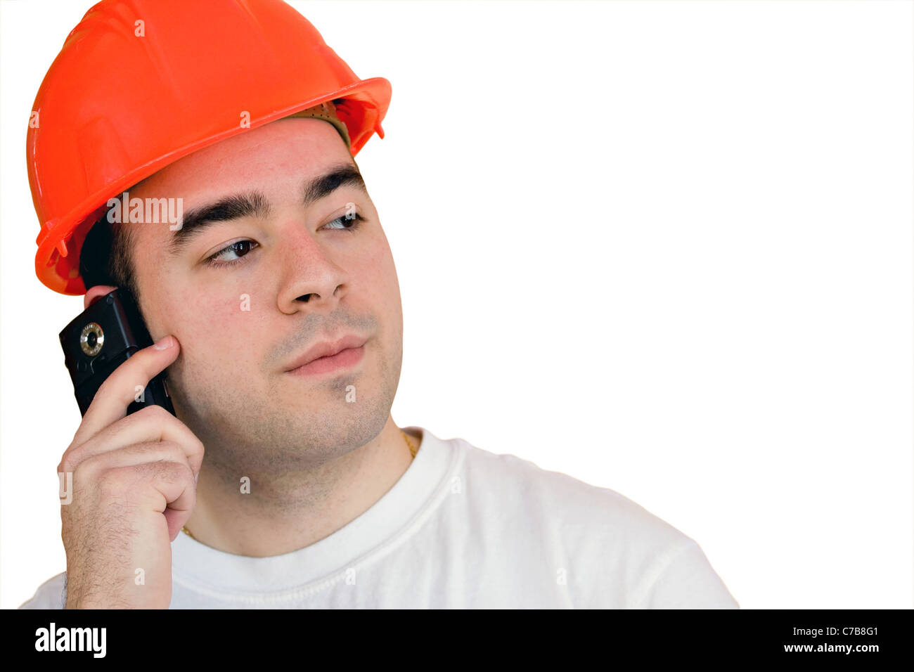 Ein Bauarbeiter, reden über ein Handy mit Exemplar. Clipping-Pfad ist für einfache Isolierung enthalten. Stockfoto