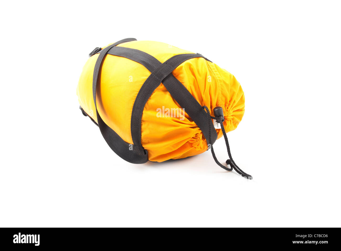 gelben Reisetasche mit Schlafsack isoliert auf weißem Hintergrund Stockfoto