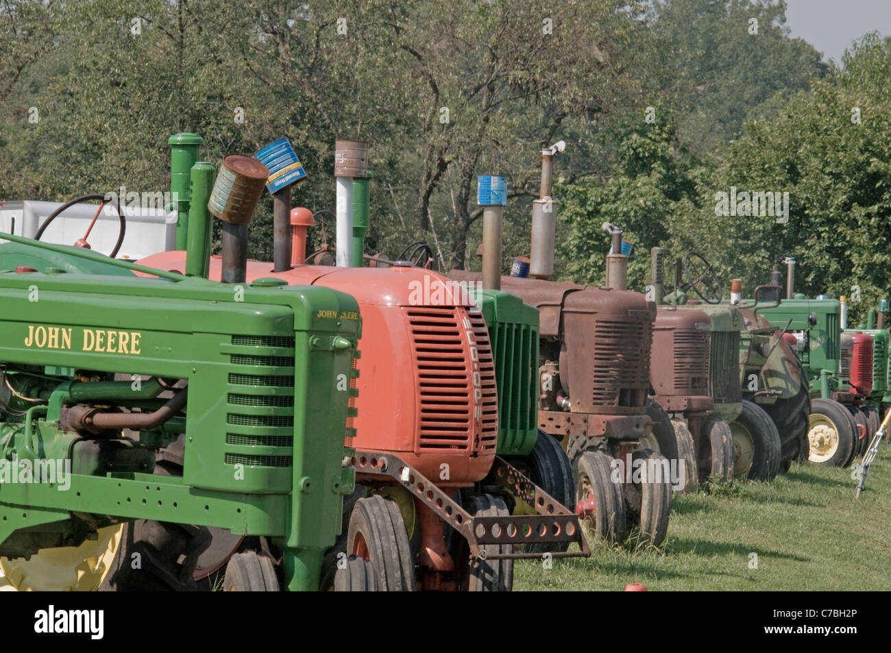 Alter Bauernhof Traktoren in den USA Stockfoto