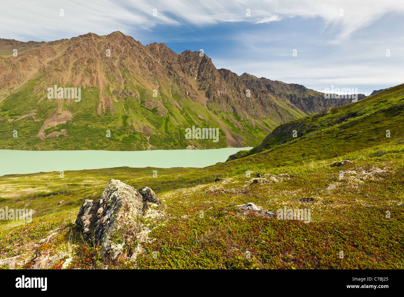 Hurdygurdy Berg und Eagle Lake von hängen der Kantate Peak in South Fork Eagle River Valley im Chugach State Park in Alaska. Stockfoto