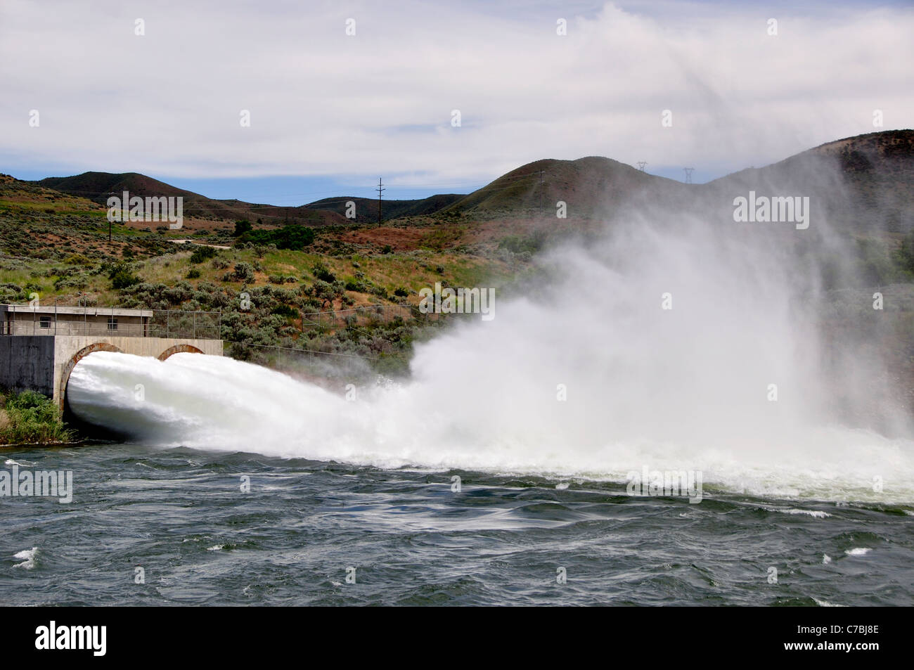 Überschüssiges Wasser weggetrieben von Lucky Peak Reservoir in der Boise River Stockfoto