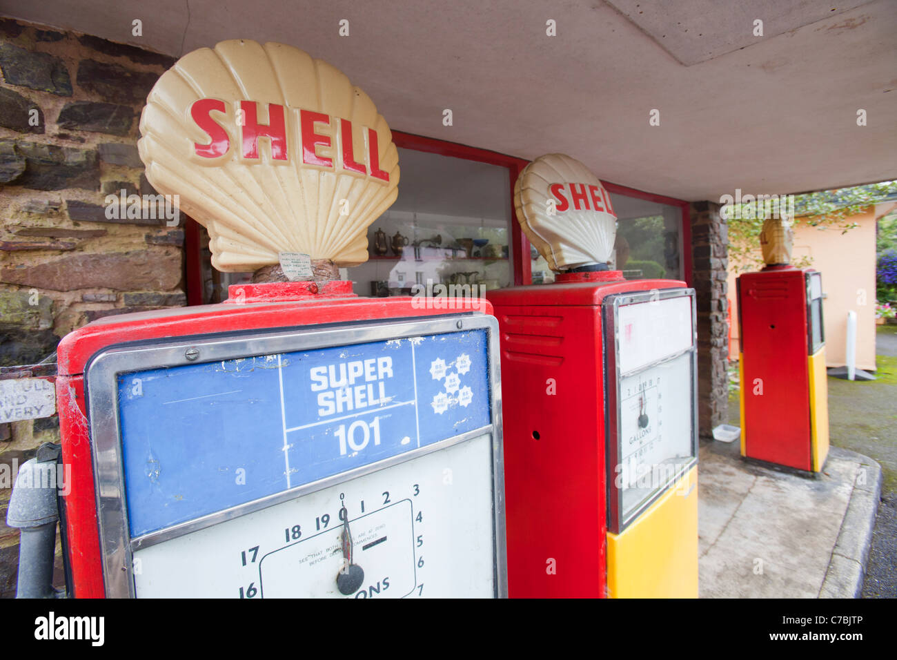 Alten Shell-Tankstellen in Withypool, Devon, UK. Stockfoto