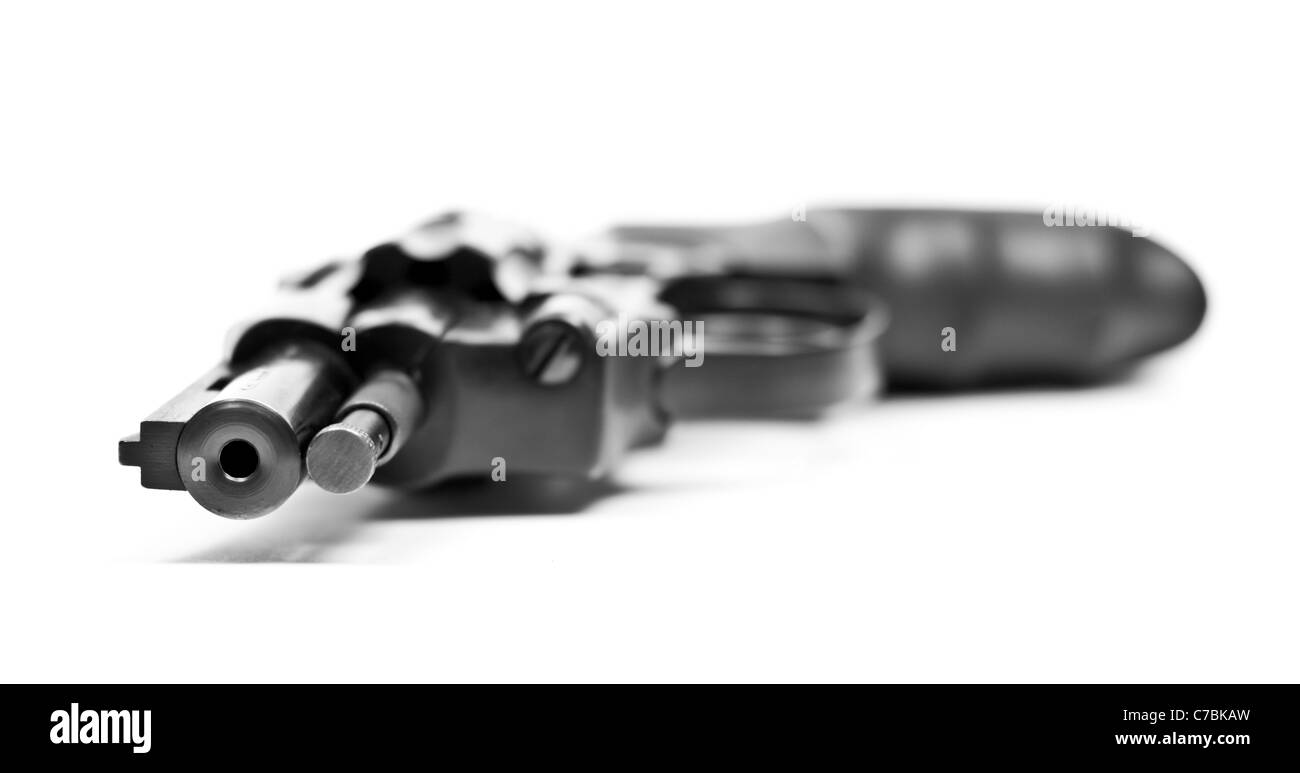 Schwarzen Revolver Pistole mit wenig Tiefenschärfe. Isoliert auf weißem Hintergrund Stockfoto