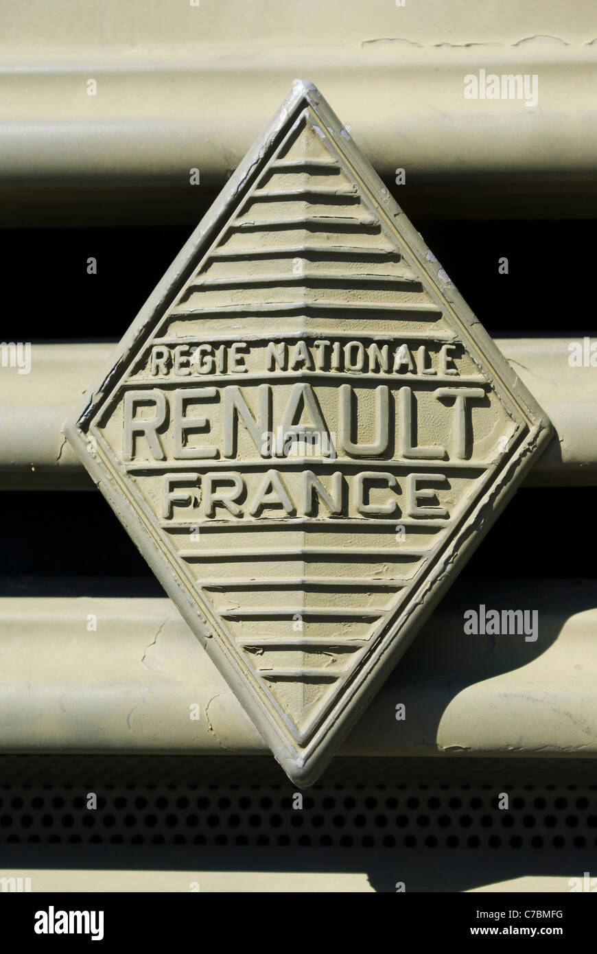 Renault-Emblem auf alte französische Armee LKW Stockfoto