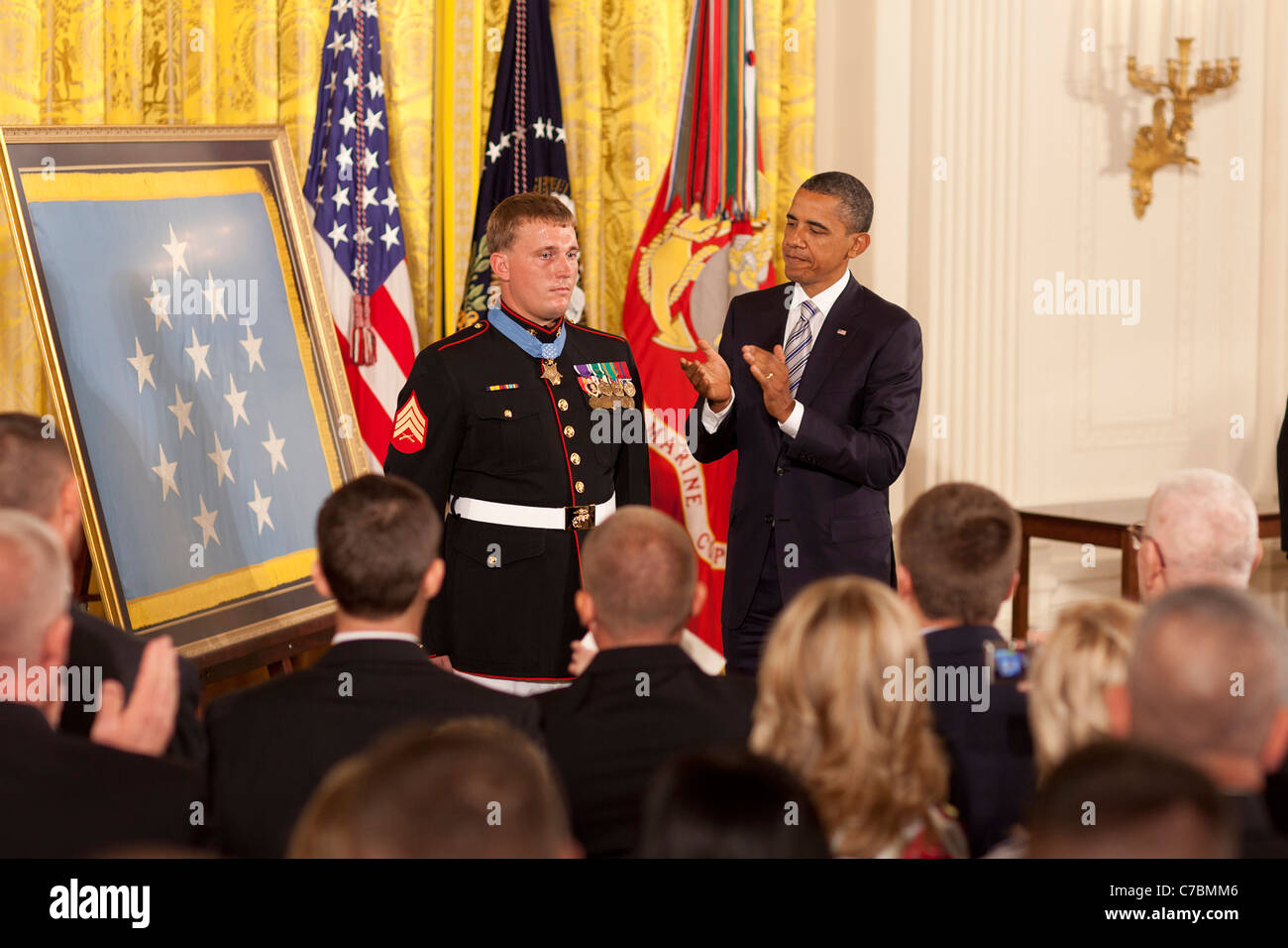 Präsident Barack Obama Auszeichnungen Marine Sargent Dakota Meyer die Medal Of Honor Stockfoto