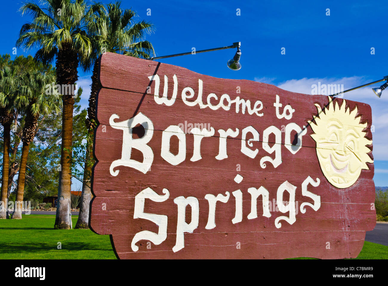 Stadt-Willkommens-Schild am Weihnachten Circle, Borrego Springs, Kalifornien USA Stockfoto