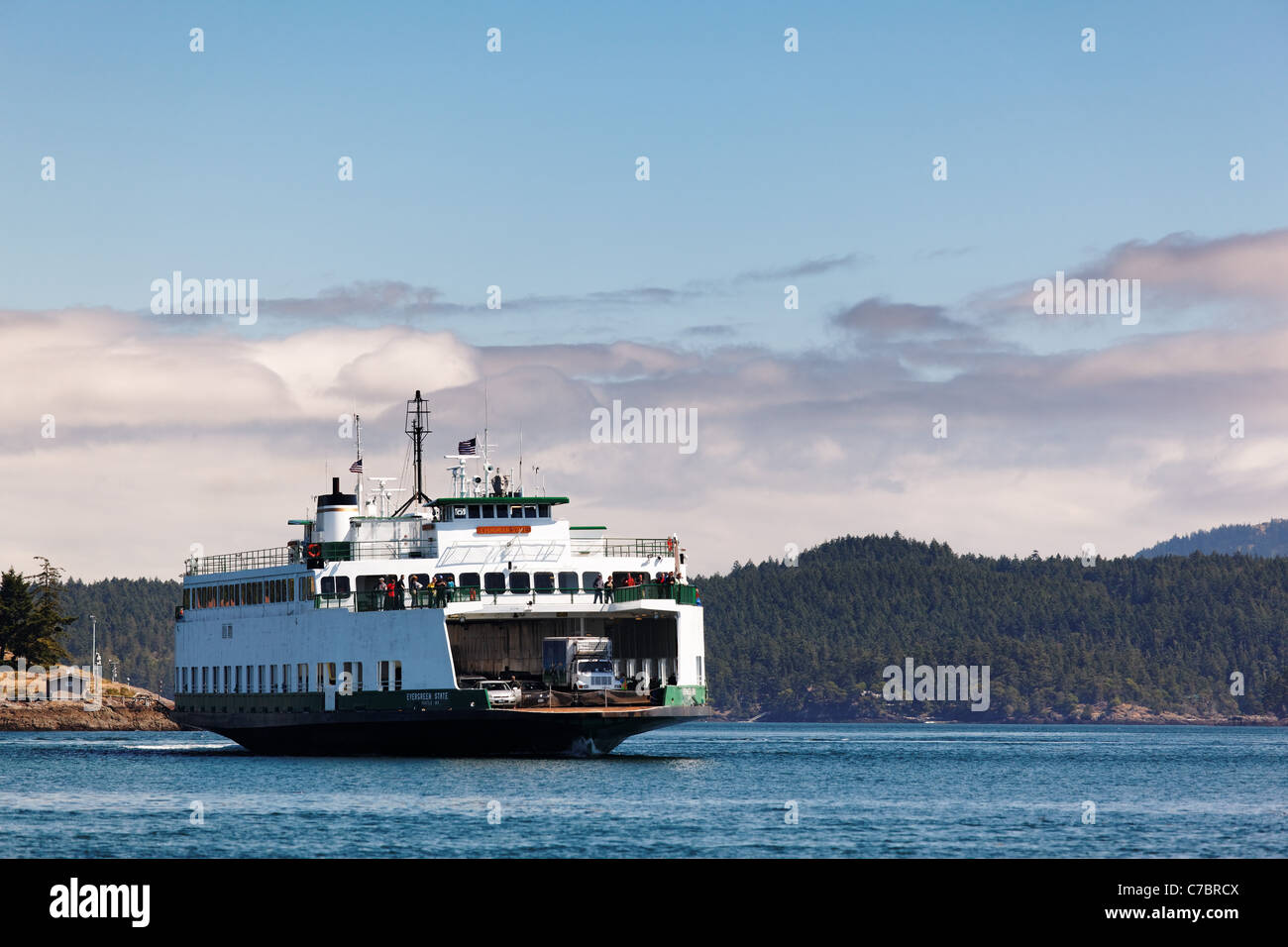 Washington State Fähre MV Evergreen State Ankunft in Friday Harbor, San Juan County, Washington. USA Stockfoto