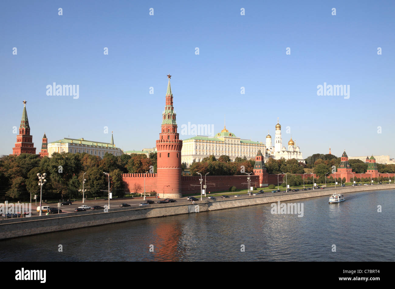 Moskauer Kreml Tower, Kai und Fluss Stockfoto