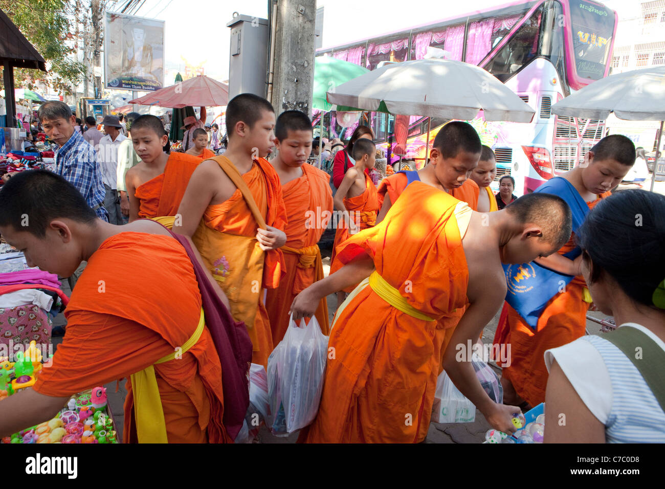 Junge buddhistische Mönche, Mae Sai, Goldenes Dreieck, Thailand Stockfoto