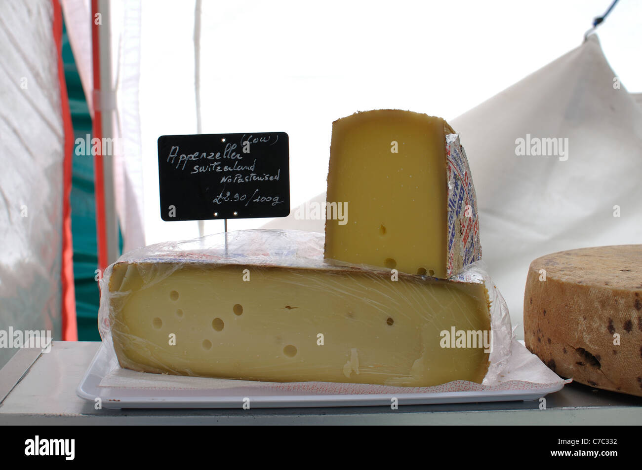 Appenzeller Käse zum Verkauf an die Leamington Spa Food and Drink Festival Stockfoto