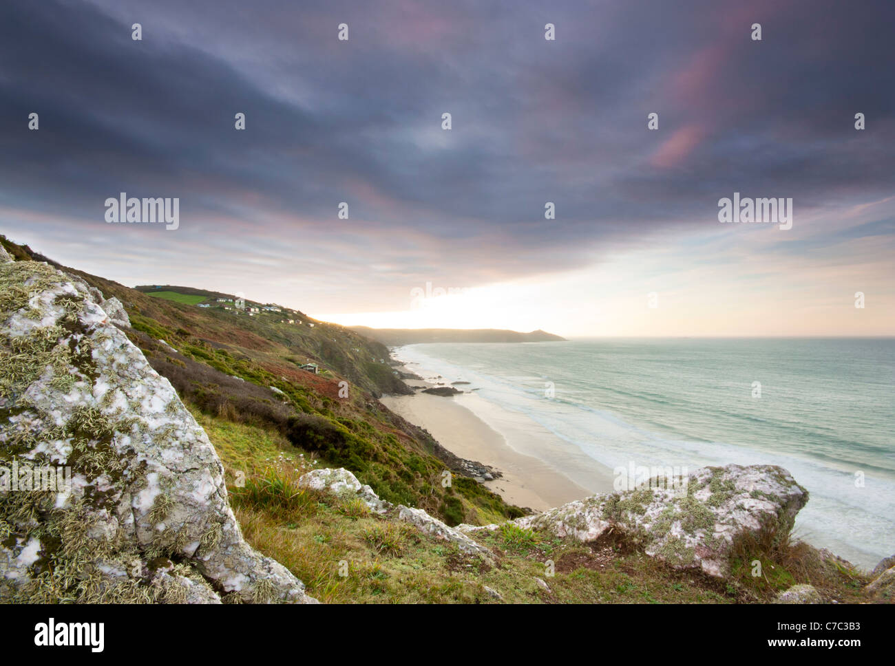 Sonnenaufgang an der Whitsand Bay Cornwall UK Stockfoto