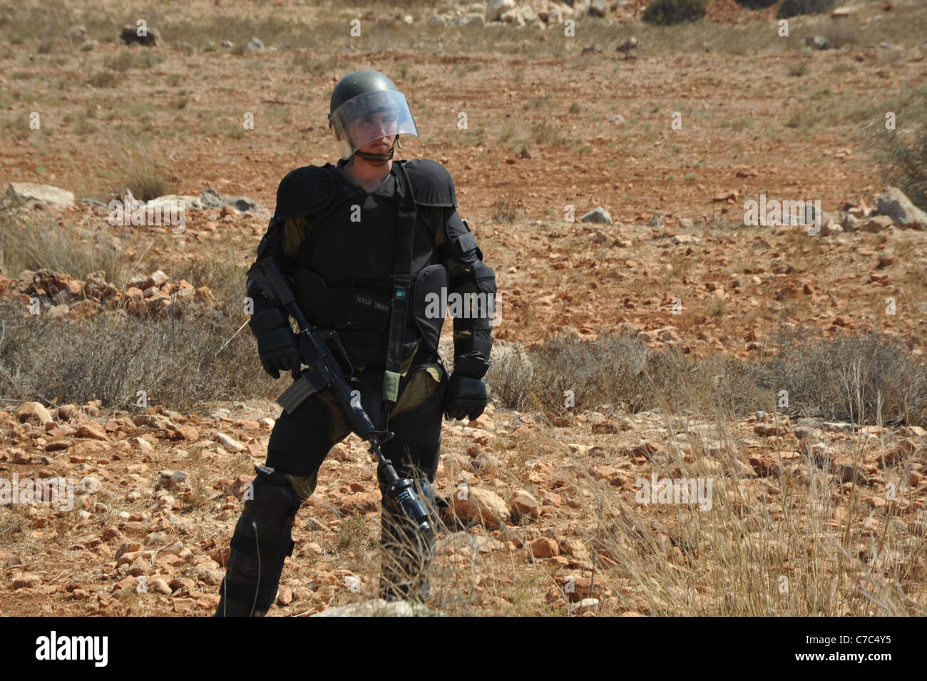 Eine unterdrückte Demonstration von den israelischen Streitkräften in den palästinensischen Dorf von Nabi Salih., sind ängstlichen israelische Soldaten Stockfoto