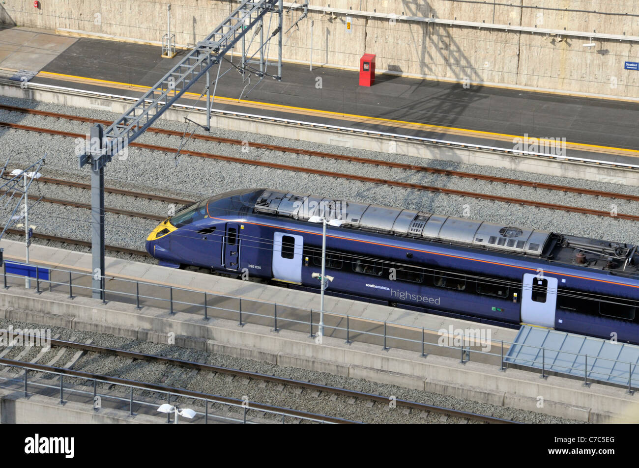 Bestandteil der High Speed 1 Channel Tunnel Rail Link mit südöstlichen high-Speed-Javelin trainieren ankommenden Stratford International Stockfoto