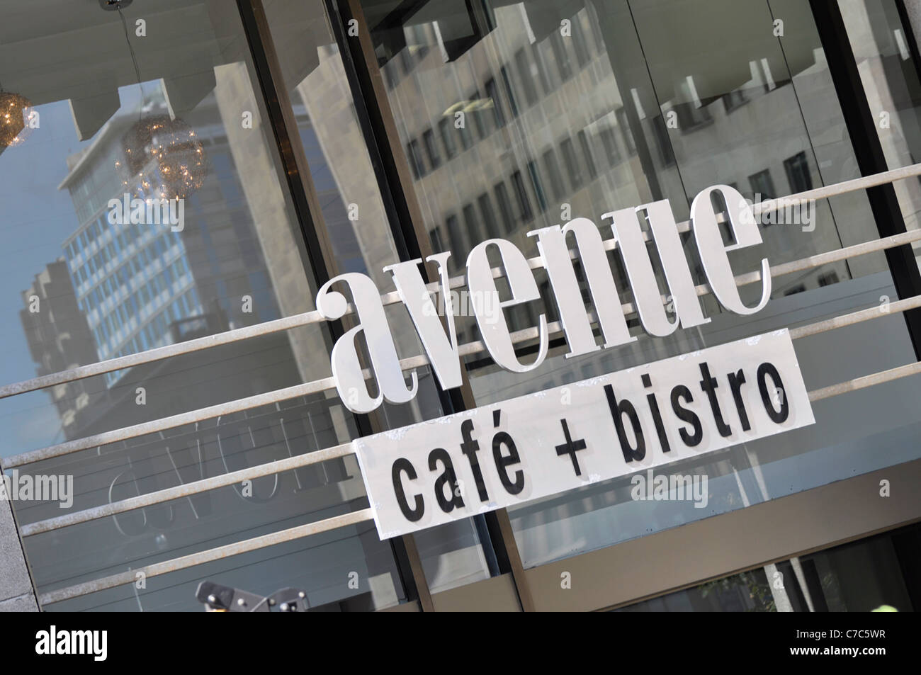 Schild am Eingang, Avenue Café und Bistro, Toronto Stockfoto