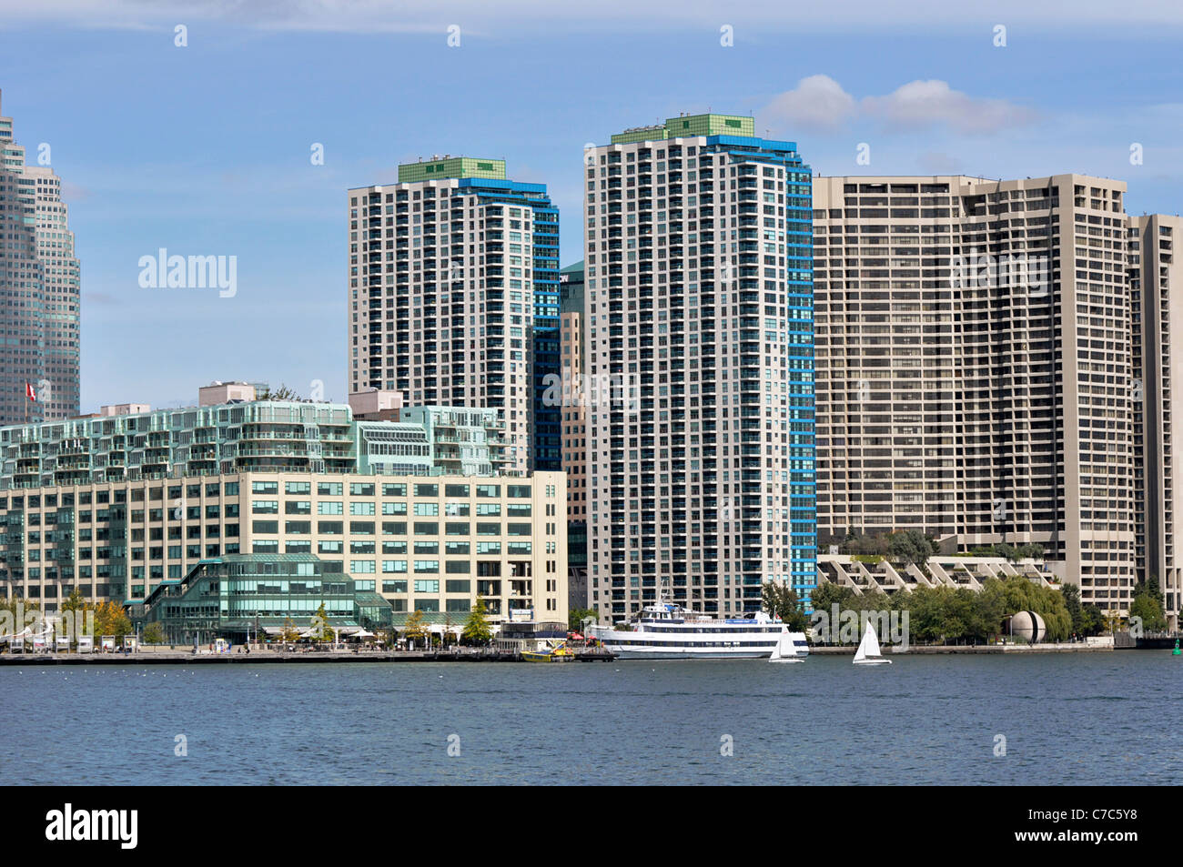 Toronto Harbourfront, Queens Quay, Eigentumswohnungen am Wasser Stockfoto