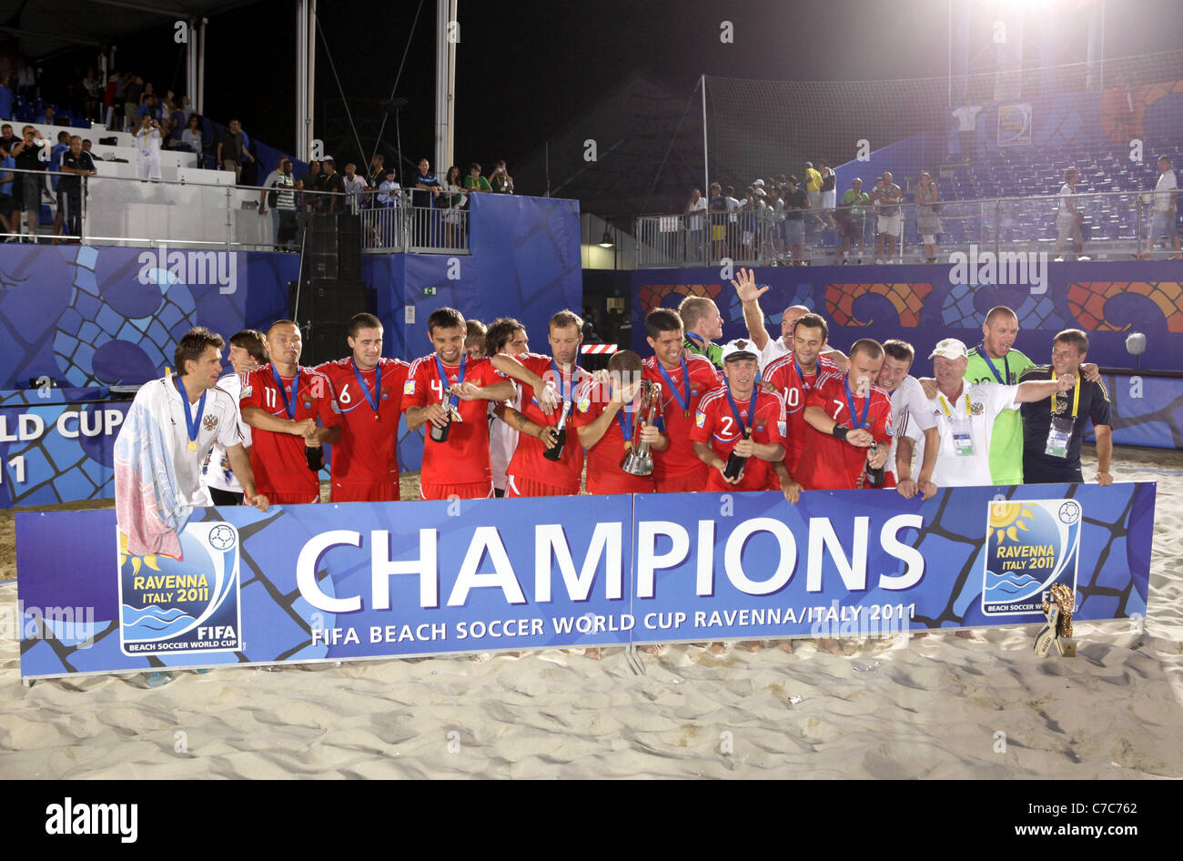 Russland-Team-Gruppe (RUS) feiert den Sieg der FIFA Beach Soccer World Cup 2011 Ravenna/Italien. Stockfoto