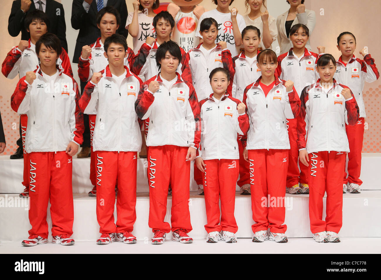 Japan-Nationalmannschaft an der Pressekonferenz der künstlerischen Gymnastik World Championships 2011 Tokio teilnehmen. Stockfoto