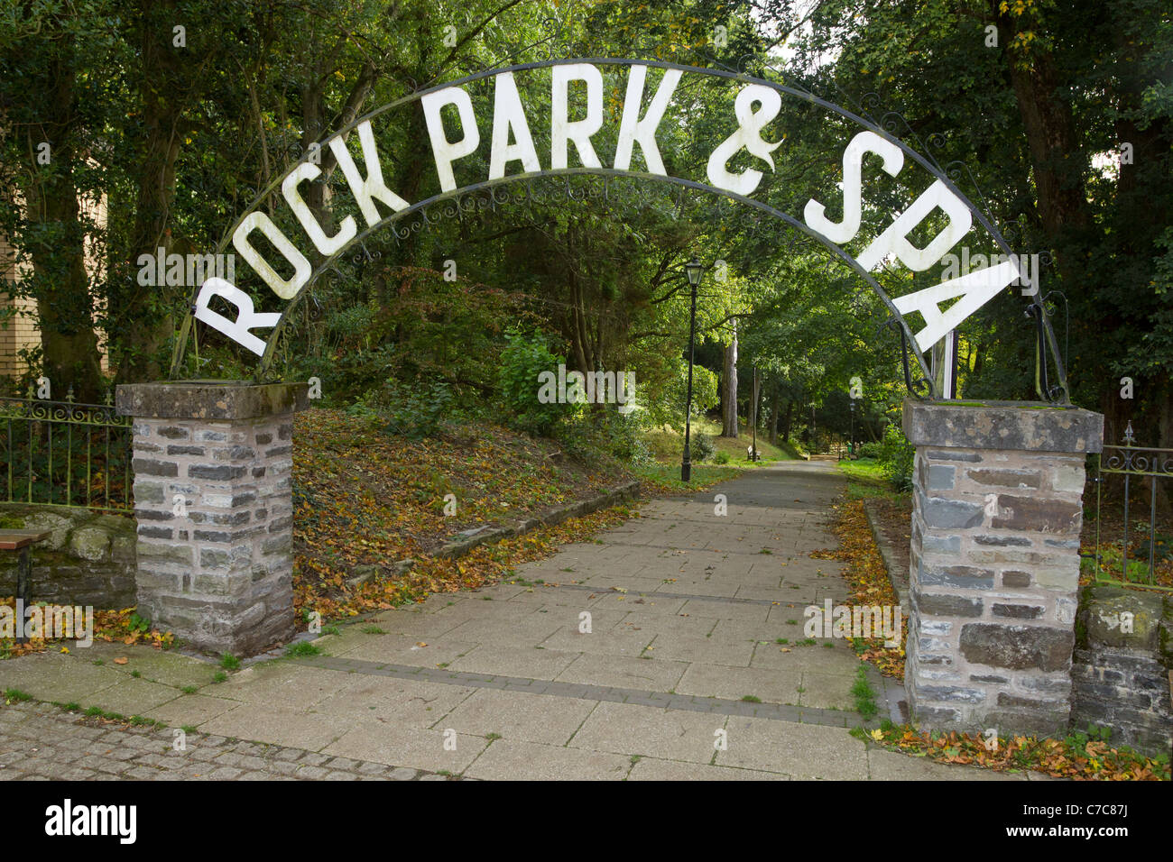 Rock Park & Spa unterzeichnen am Rock Park Eingang, Llandrindod Wells, Wales UK. Stockfoto
