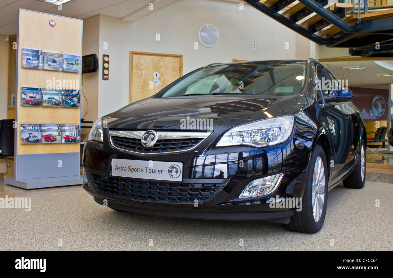 Vauxhall Astra Sports Tourer auf dem Display bei Vauxhall Motors, Ellesmere Port Stockfoto