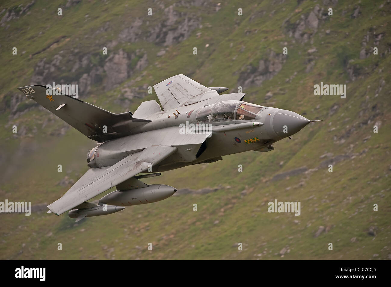 Panavia Tornado GR. 4 fliegen in mid Wales auf niedrigem Niveau Stockfoto