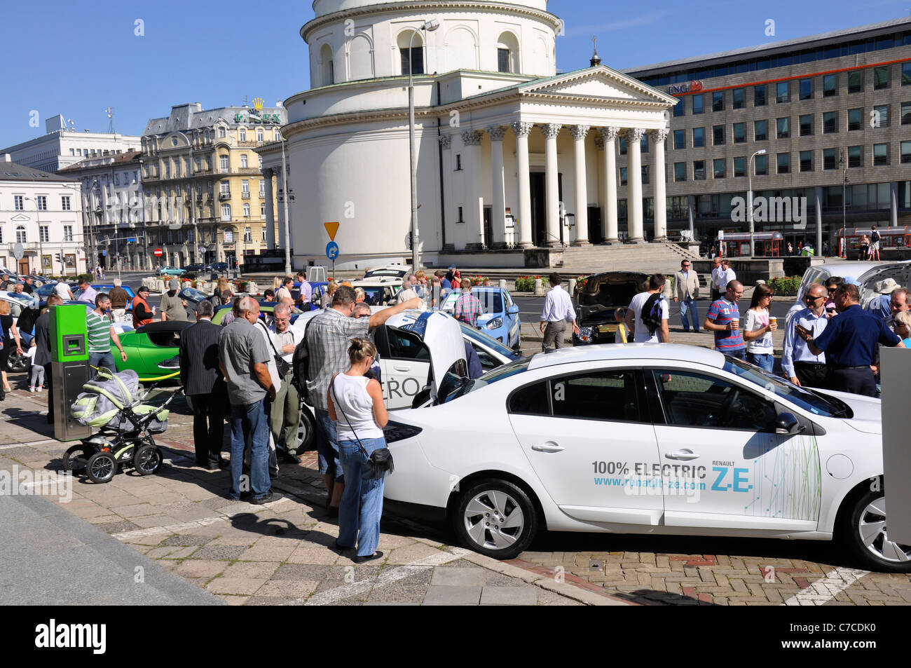 Elektroautos (grüne, umweltfreundliche Fahrzeuge) Aussteller - Show, Ausstellung in Polen, Warschau, 2011 - Renault Fluence ZE Stockfoto