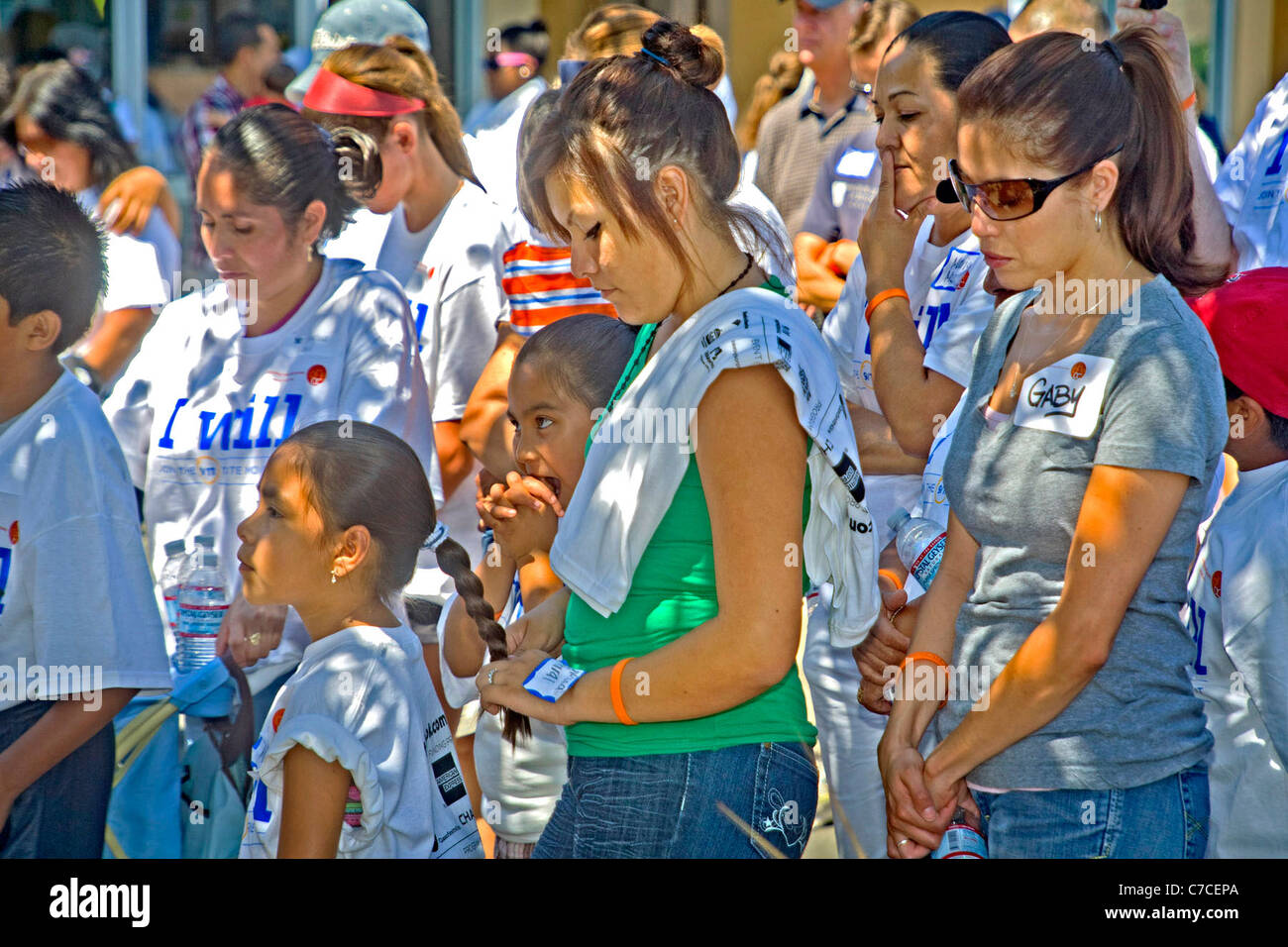 Trauernden beten zum 10. Jahrestag von 9/11 bei einer Gemeinschaft freiwilliger Verschönerung Veranstaltung in Santa Ana, Kalifornien. Stockfoto