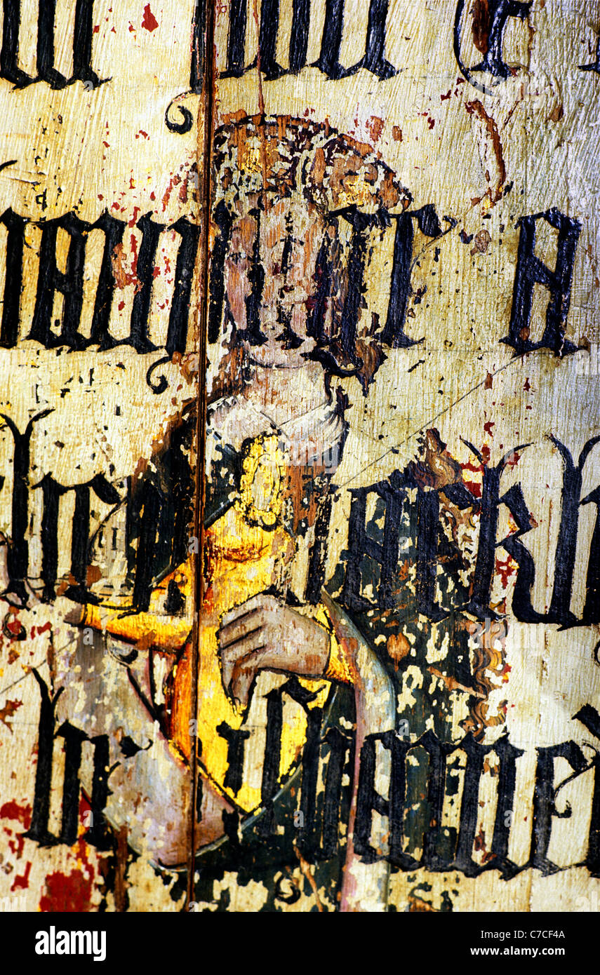 Binham Priory, Norfolk. Lettner gemalt Saint Mary Magdalen, überdruckt mit schwarzem Text während der Bildersturm der Reformation Stockfoto