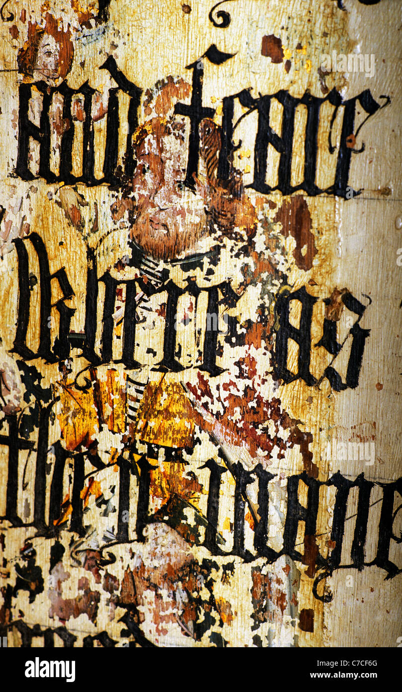 Binham Priory, Norfolk. Lettner, Sankt, St. Roche mit Engel, gemalt überdruckt mit Text von Cranmer Cranmer Bibel der Stockfoto