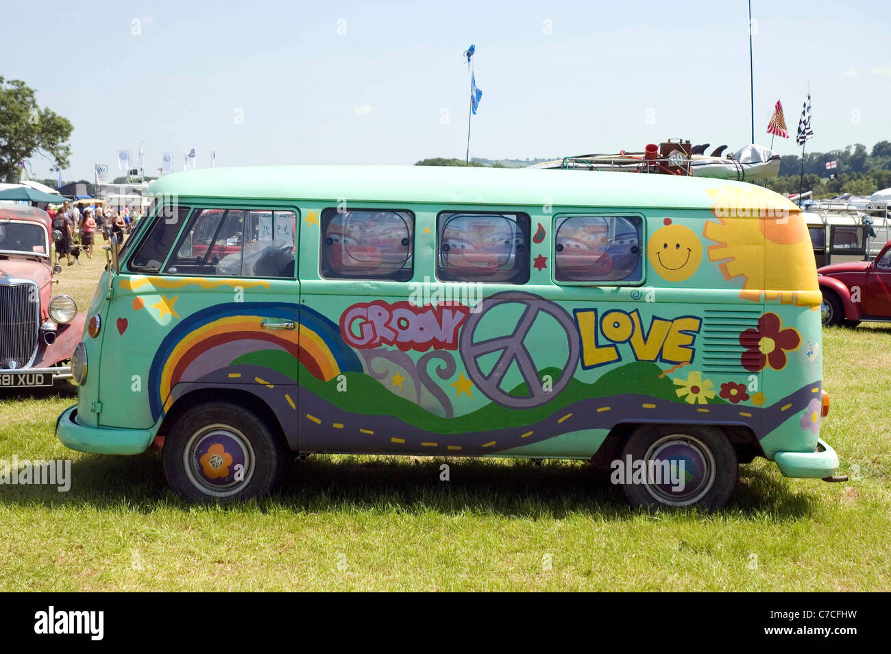Hippie VW Teilen Bildschirm Wohnmobil bei Bristol Volksfest Volkswagen-Auto-Show,  UK Stockfotografie - Alamy