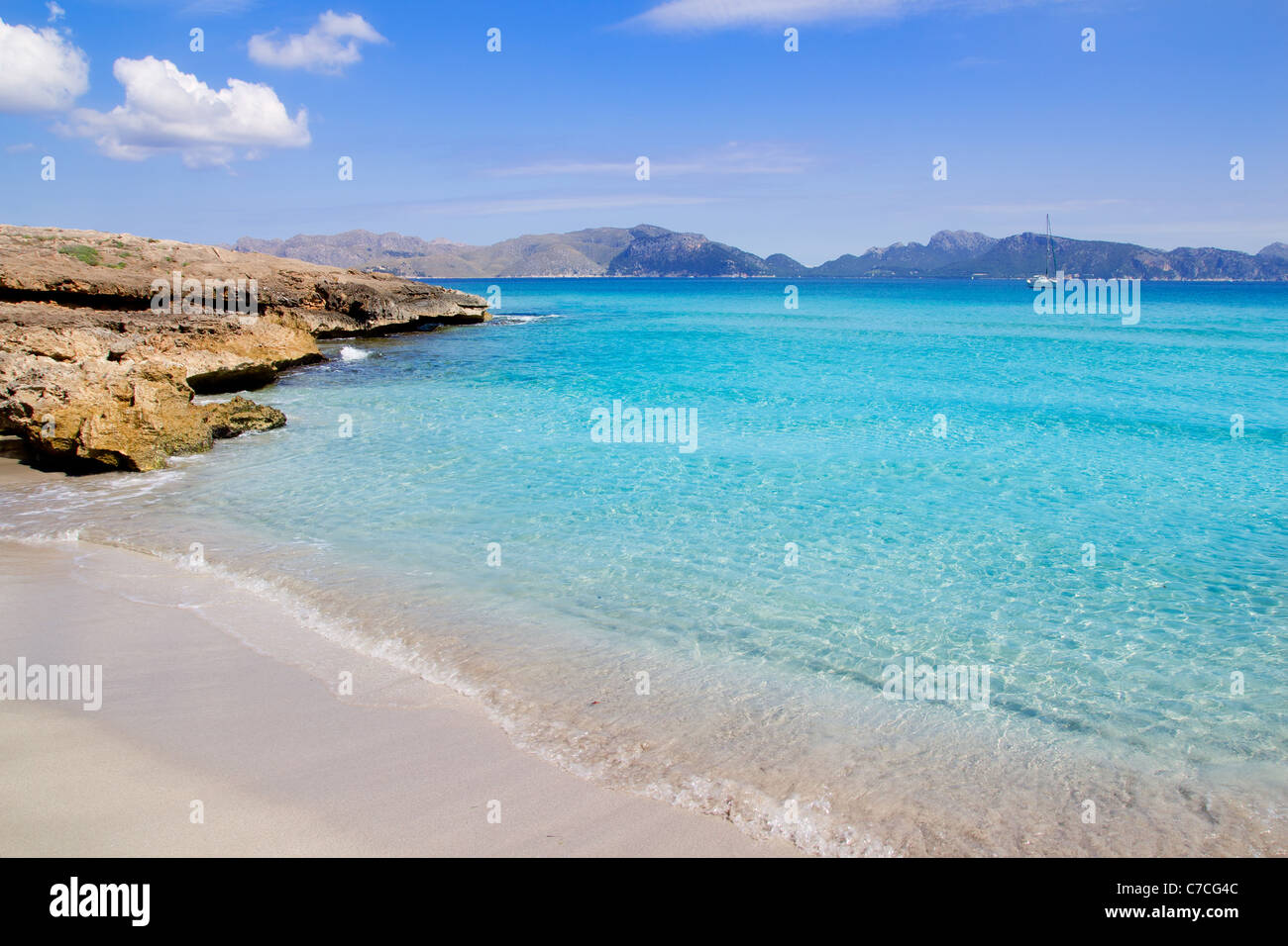 Alcudia Strand in Cala San Pere von Balearen-Mallorca Insel in Spanien Stockfoto