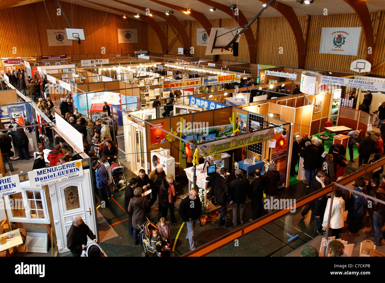 Messe in Domfront (Orne, Normandie, Frankreich). Stockfoto