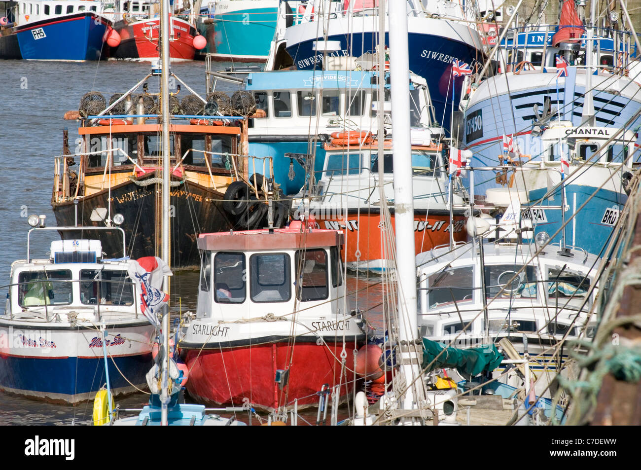 Fischereiflotte im Hafen Port Boot Boote Trawler Trawler Quote Quoten Vorschriften Fischereipolitik der eu Stockfoto