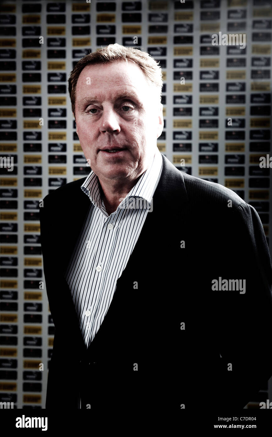 Halbe Länge 3/4 Portrait von Harry Redknapp im Schulungsraum Premier League Manager Pandit Stockfoto