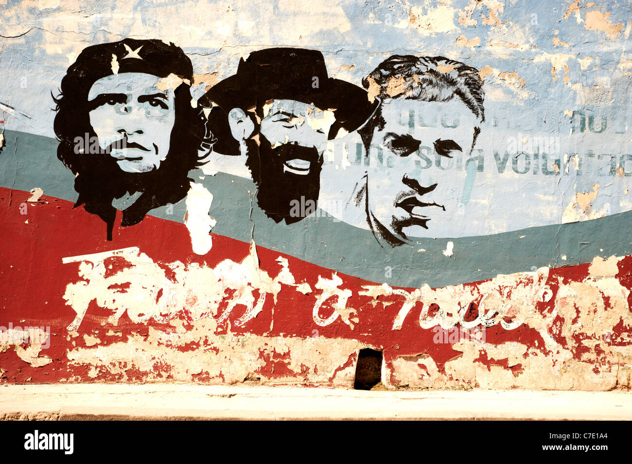 Politische Wall Art Havanna Kuba Revolutionär Che Guevara, camilo Cienfuegos und Julio Antonio Mella Stockfoto